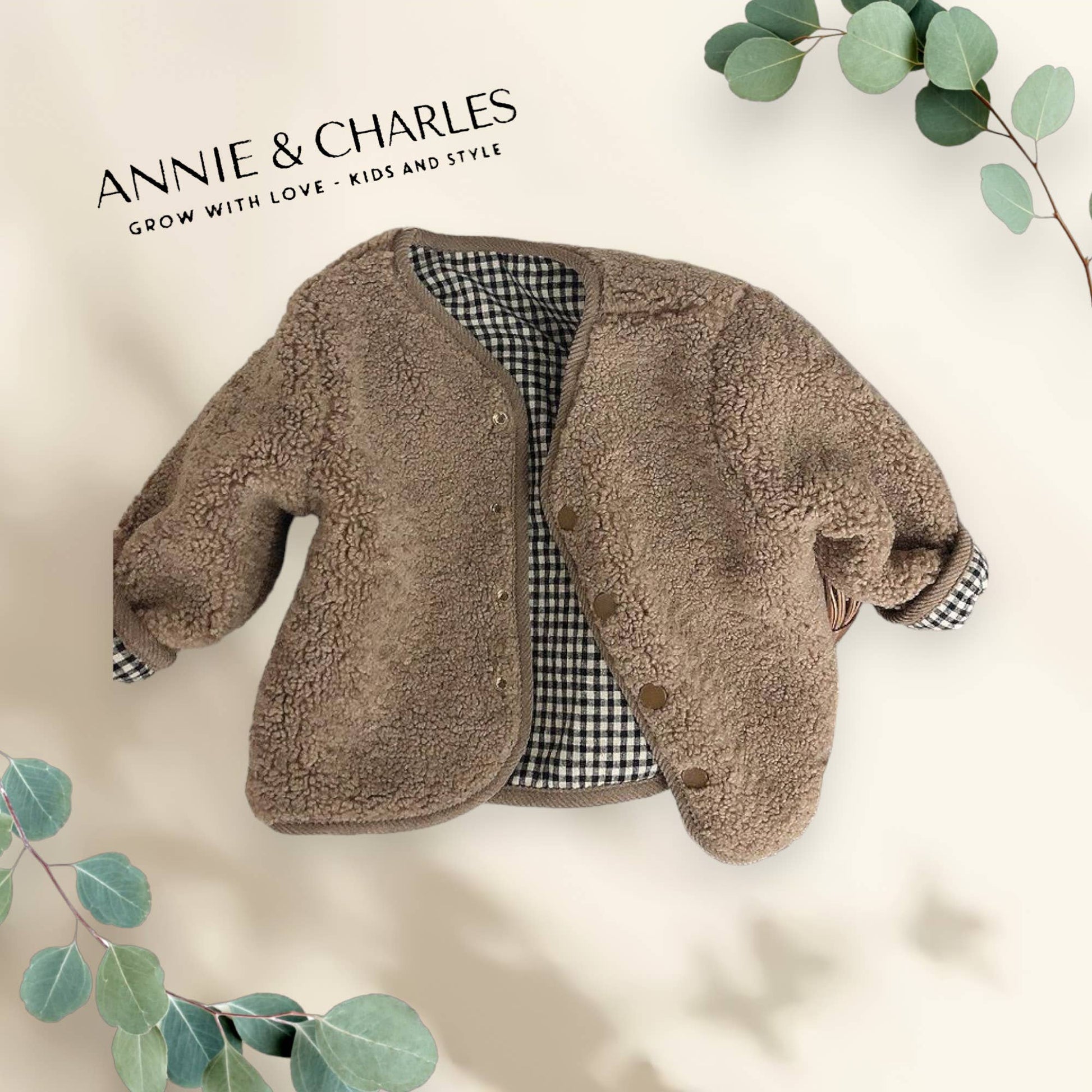 Annie & Charles® fluffy reversible jacket: Coffee / 2-3 YEARS
