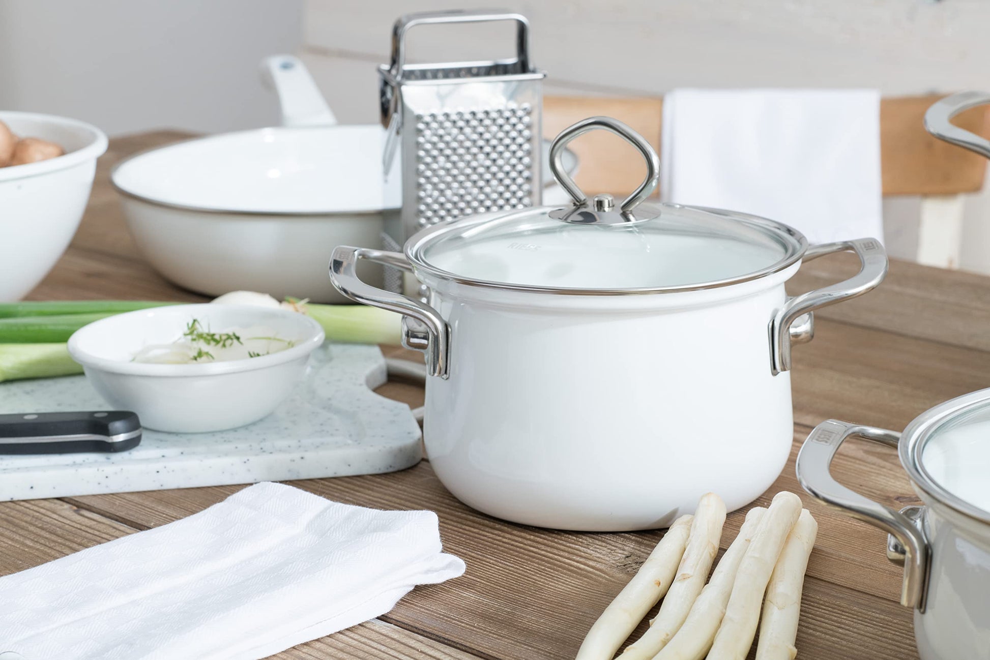 Enamel Pot with Lid